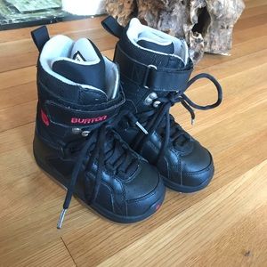 Burton Freestyle kids size 1 snowboarding boots